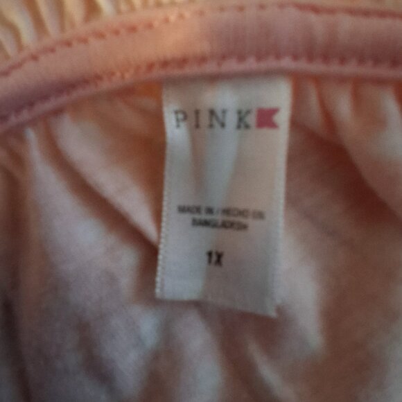 WOMANS  TOP - Picture 2 of 3